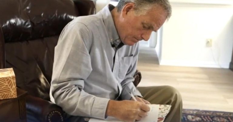 Dads form group to write letters to thousands of strangers