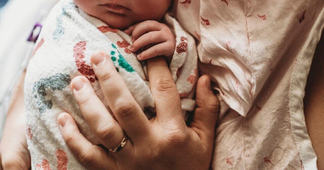 U.S. birth rate hovers above historic low