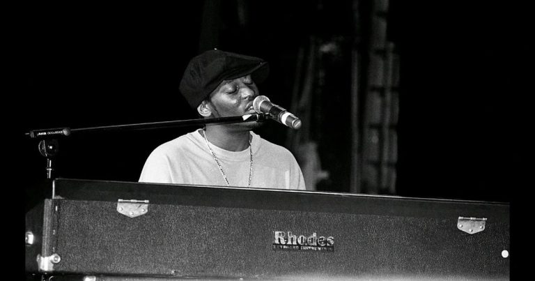 R&B singer D'Angelo dies of cancer at 51