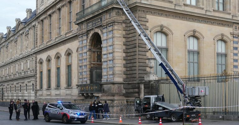 How the Louvre crown jewels robbery went down