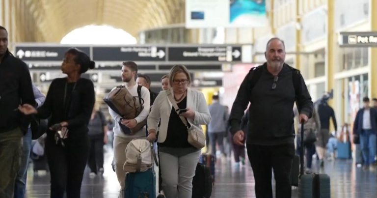 Air traffic controllers miss second paycheck as House lawmakers scramble back to D.C.